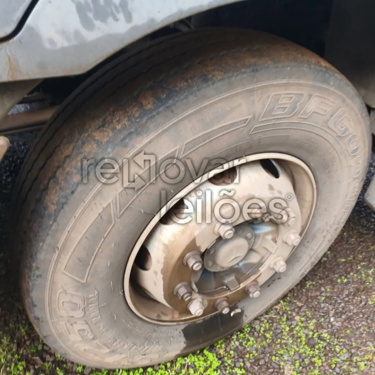 LOTE 013 - MERCEDES BENZ AXOR 2041 S - ANO 2022/2022 - COMPLETO - SICREDI CAMINHO DAS AGUAS - INDICIO DE SINISTRO E PASSAGEM POR LEILÃO - DEPOSITADO EM IJUI/RS