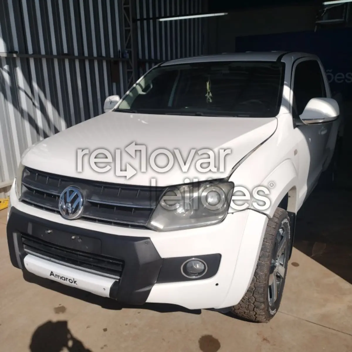LOTE 069 - VOLKSWAGEN AMAROK CD 4X4 HIGH - ANO 2013/2014 - COMPLETO - SICREDI UNIESTADOS - INDICIO DE SINISTRO E PASSAGEM POR LEILÃO - DEPOSITADO EM SANTO ÂNGELO/RS