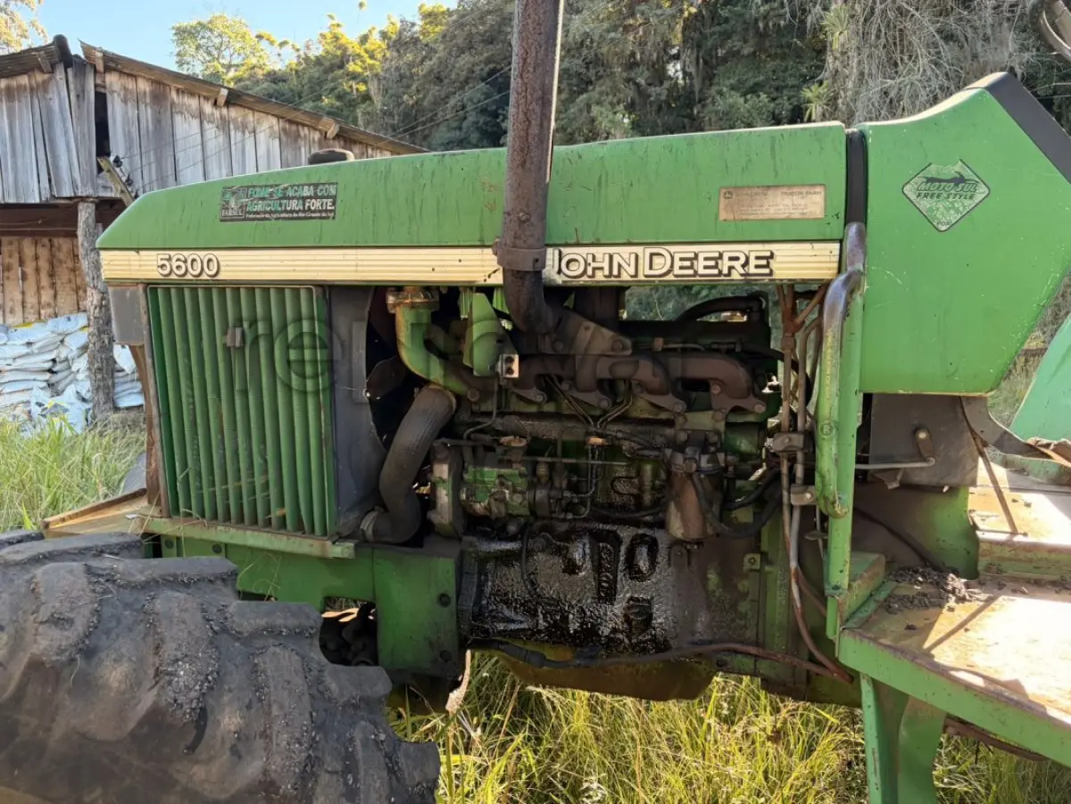 LOTE 026 - TRATOR JOHN DEERE 5600 / ANO 2002