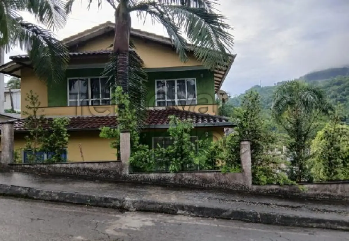 LOTE 002 - CASA C / 240 M² + EDÍCULA C / 56 M² - PIRATUBA / SC