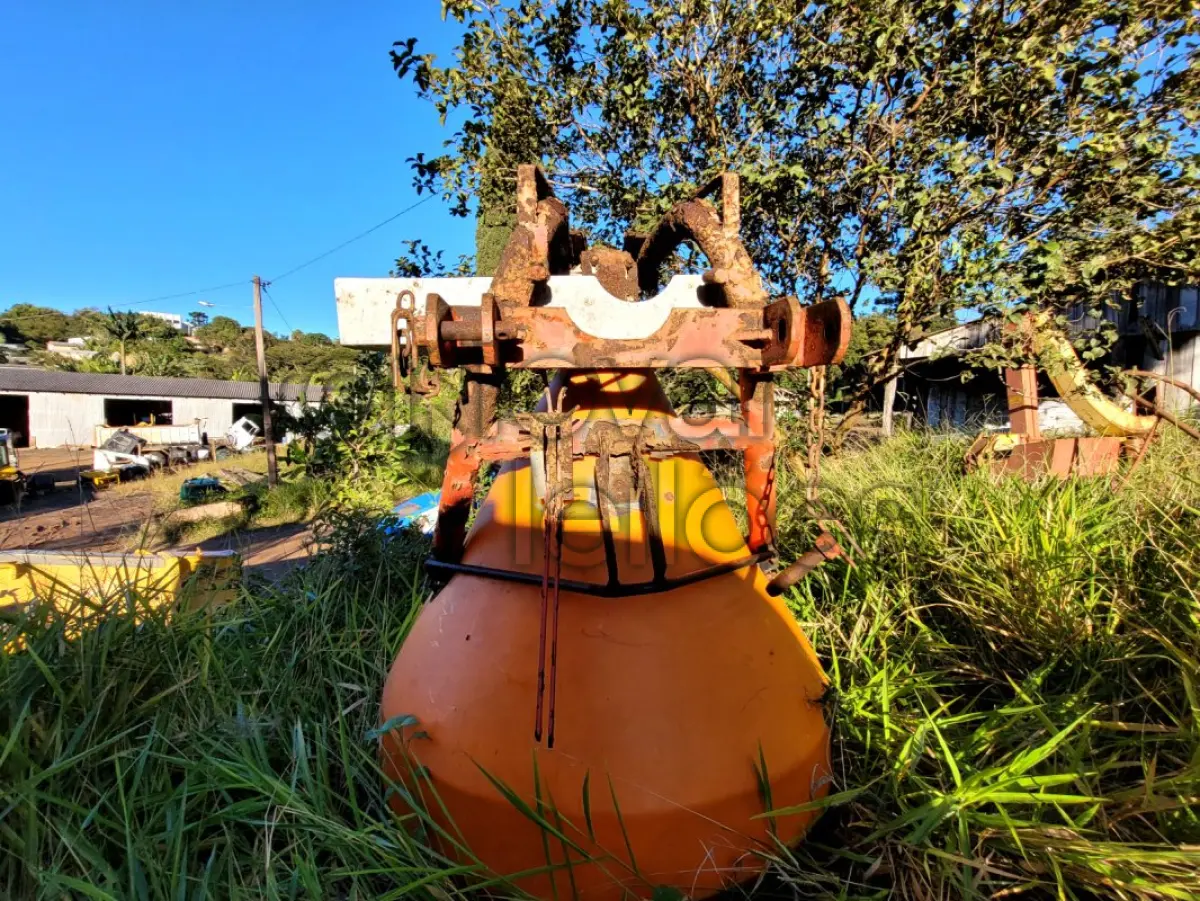 LOTE 022 - DISTRIBUIDOR DE GRÃOS / CAPACIDADE 600 KG