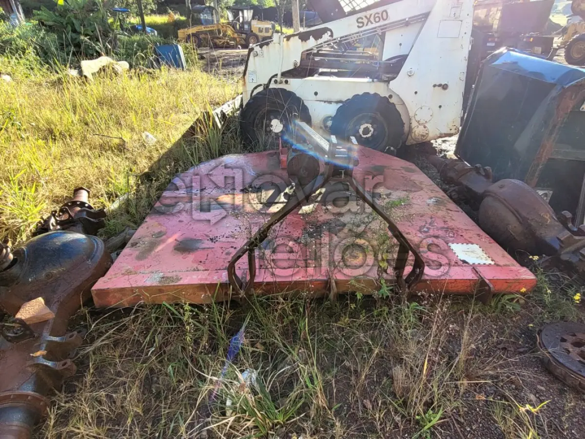 LOTE 025 - ROÇADEIRA 2,10 M DE CORTE / PLATAFORMA TORTA
