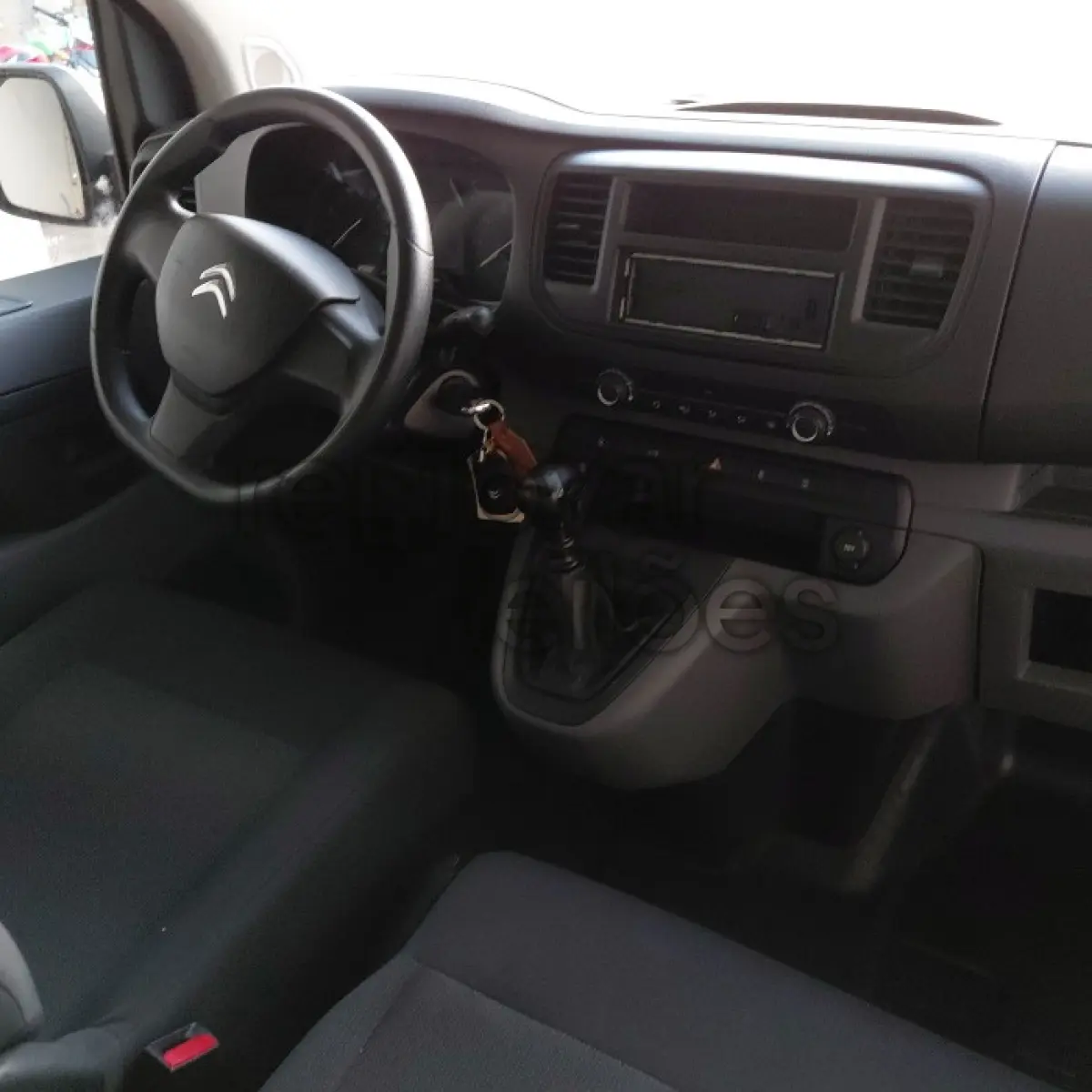 LOTE 017 - CITROEN CITROEN JUMPY CARGO - ANO 2022/2023 - COMPLETO - SICREDI CAMINHO DAS AGUAS - INDICIO DE SINISTRO E PASSAGEM POR LEILÃO - DEPOSITADO EM SANTO ÂNGELO/RS