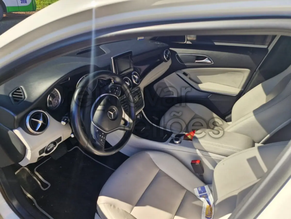 LOTE 005 - M.BENZ GLA200 - ANO 2014/2015 - COMPLETO - SICREDI PIONEIRA - DEPOSITADO EM IJUI/RS
