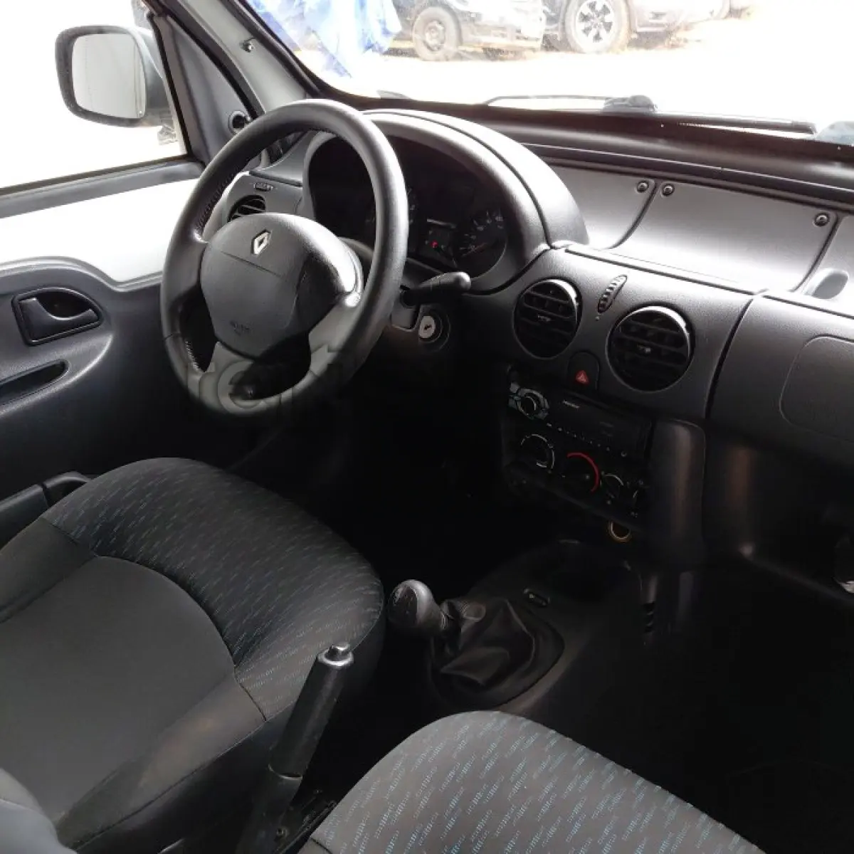 LOTE 015 - RENAULT RENAULT KGOO EXPRESS16 - ANO 2017/2018 - COMPLETO CRESOL CENTRO SUL - DEPOSITADO EM SANTO ÂNGELO/RS