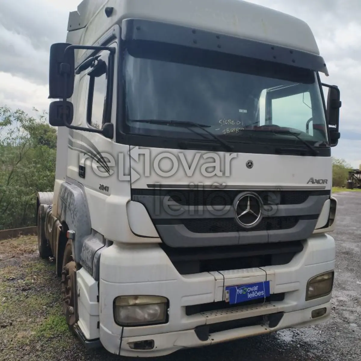 LOTE 013 - MERCEDES BENZ AXOR 2041 S - ANO 2022/2022 - COMPLETO - SICREDI CAMINHO DAS AGUAS - INDICIO DE SINISTRO E PASSAGEM POR LEILÃO - DEPOSITADO EM IJUI/RS