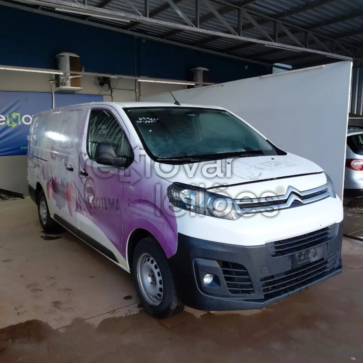 LOTE 017 - CITROEN CITROEN JUMPY CARGO - ANO 2022/2023 - COMPLETO - SICREDI CAMINHO DAS AGUAS - INDICIO DE SINISTRO E PASSAGEM POR LEILÃO - DEPOSITADO EM SANTO ÂNGELO/RS