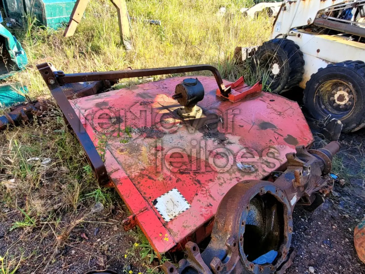 LOTE 025 - ROÇADEIRA 2,10 M DE CORTE / PLATAFORMA TORTA