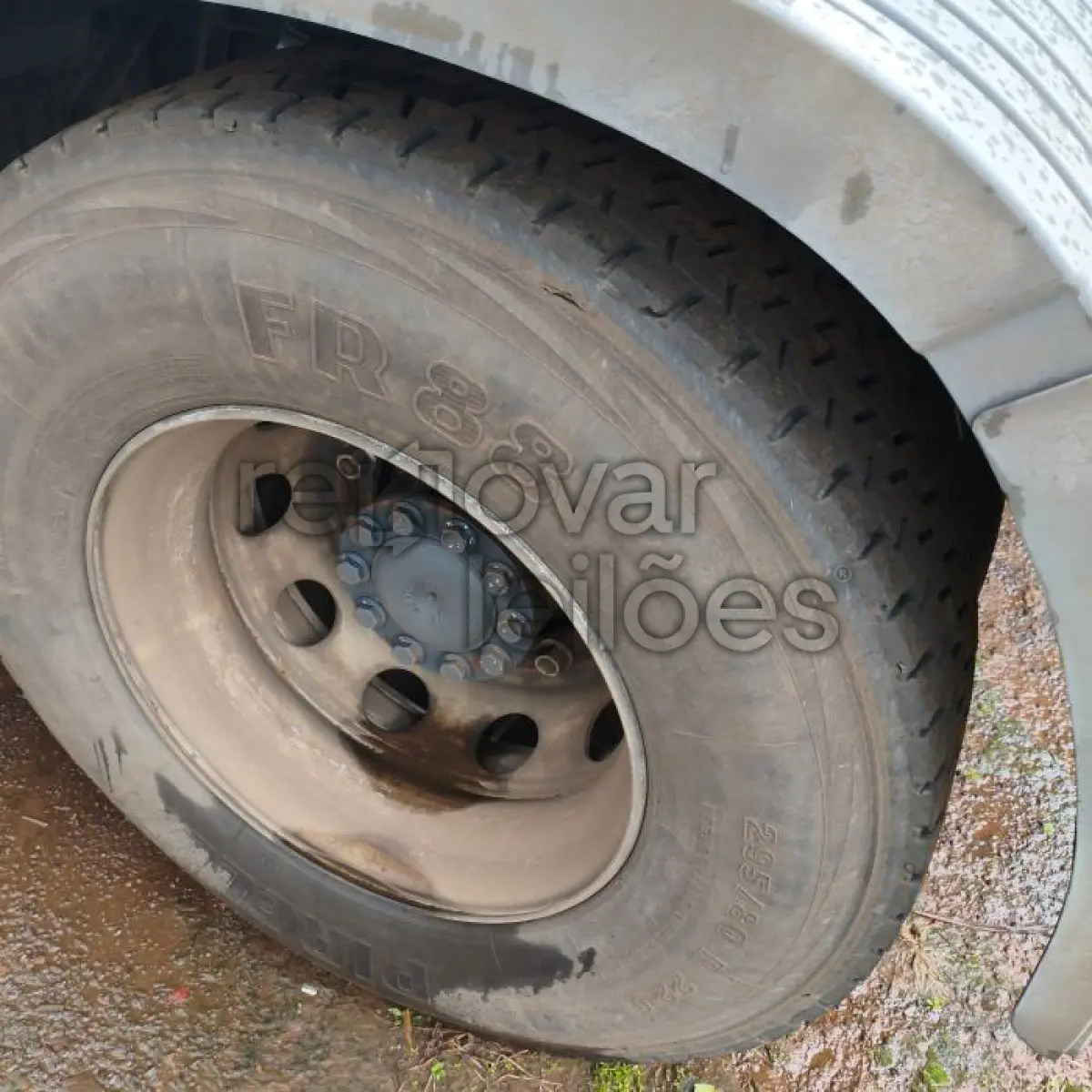 LOTE 013 - MERCEDES BENZ AXOR 2041 S - ANO 2022/2022 - COMPLETO - SICREDI CAMINHO DAS AGUAS - INDICIO DE SINISTRO E PASSAGEM POR LEILÃO - DEPOSITADO EM IJUI/RS