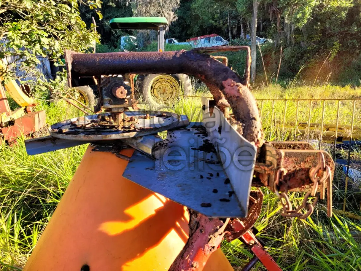 LOTE 022 - DISTRIBUIDOR DE GRÃOS / CAPACIDADE 600 KG