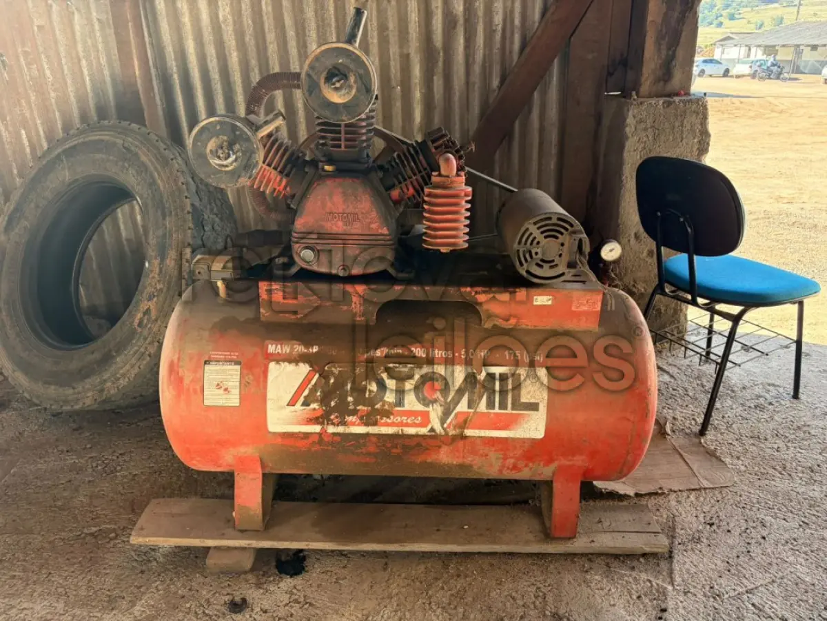 LOTE 004 - COMPRESSOR DE AR MOTOMIL 20 PÉS MAW 20-3P / 200