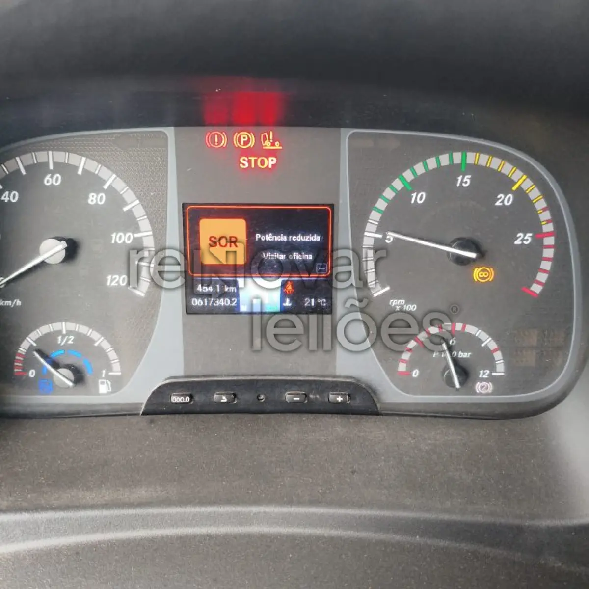 LOTE 013 - MERCEDES BENZ AXOR 2041 S - ANO 2022/2022 - COMPLETO - SICREDI CAMINHO DAS AGUAS - INDICIO DE SINISTRO E PASSAGEM POR LEILÃO - DEPOSITADO EM IJUI/RS