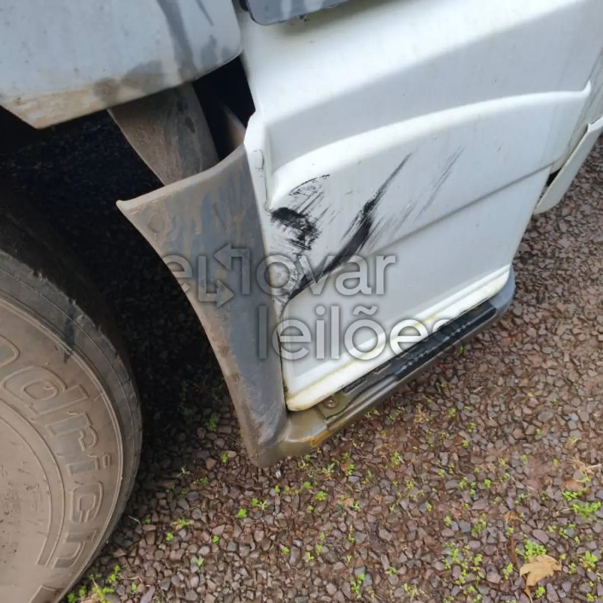 LOTE 013 - MERCEDES BENZ AXOR 2041 S - ANO 2022/2022 - COMPLETO - SICREDI CAMINHO DAS AGUAS - INDICIO DE SINISTRO E PASSAGEM POR LEILÃO - DEPOSITADO EM IJUI/RS