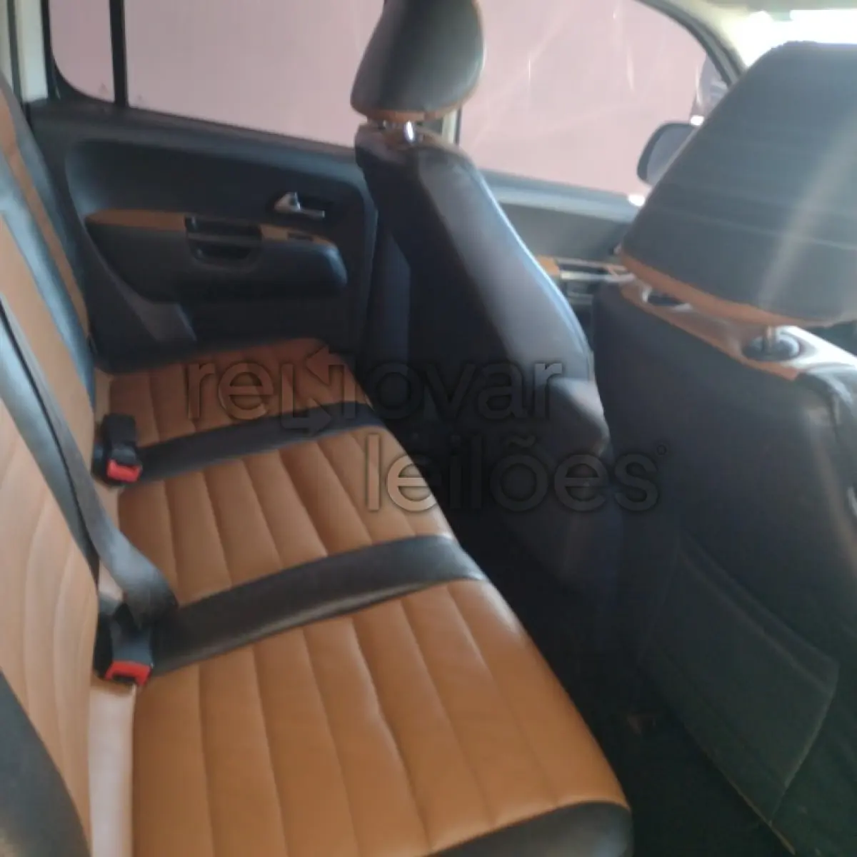LOTE 069 - VOLKSWAGEN AMAROK CD 4X4 HIGH - ANO 2013/2014 - COMPLETO - SICREDI UNIESTADOS - INDICIO DE SINISTRO E PASSAGEM POR LEILÃO - DEPOSITADO EM SANTO ÂNGELO/RS