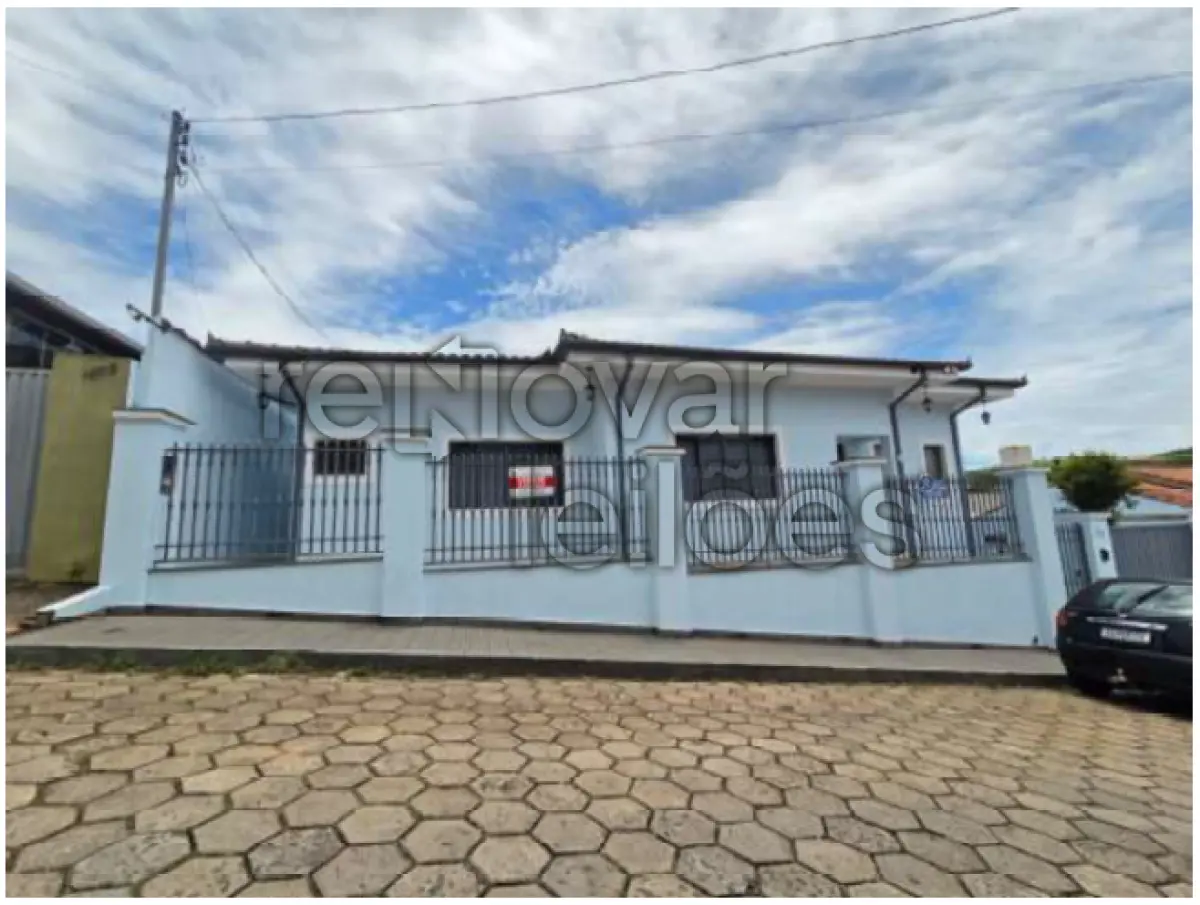 LOTE 001 - CASA DE DOIS PAVIMENTOS C / 300M² - OURO FINO / MG