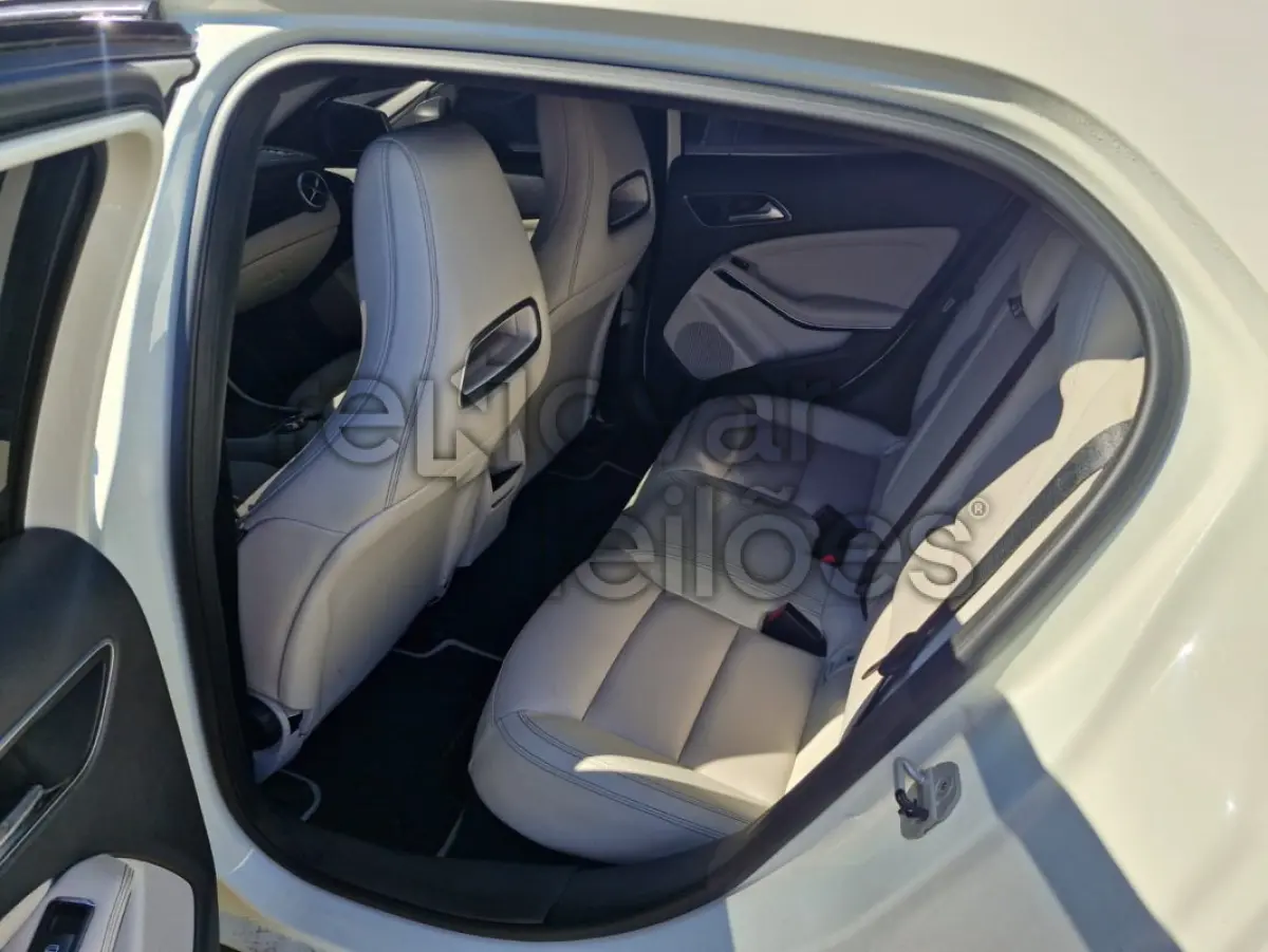 LOTE 005 - M.BENZ GLA200 - ANO 2014/2015 - COMPLETO - SICREDI PIONEIRA - DEPOSITADO EM IJUI/RS