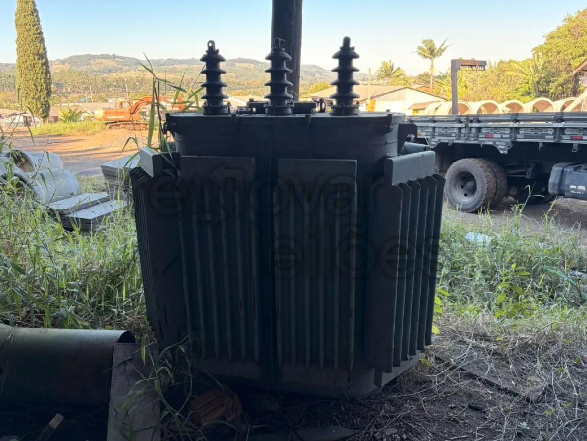 LOTE 024 - TRANSFORMADOR TRIFÁSICO
