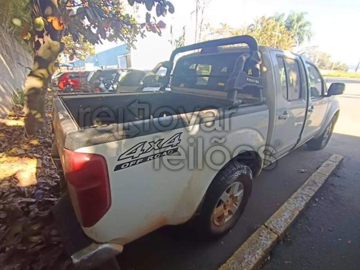 LOTE 010 - NISSAN FRONTIER - ANO 2014/2014 - COMPLETO - SICREDI SEMENTES DO SUL - PASSAGEM POR LEILÃO - DEPOSITADO EM BETIM/MG