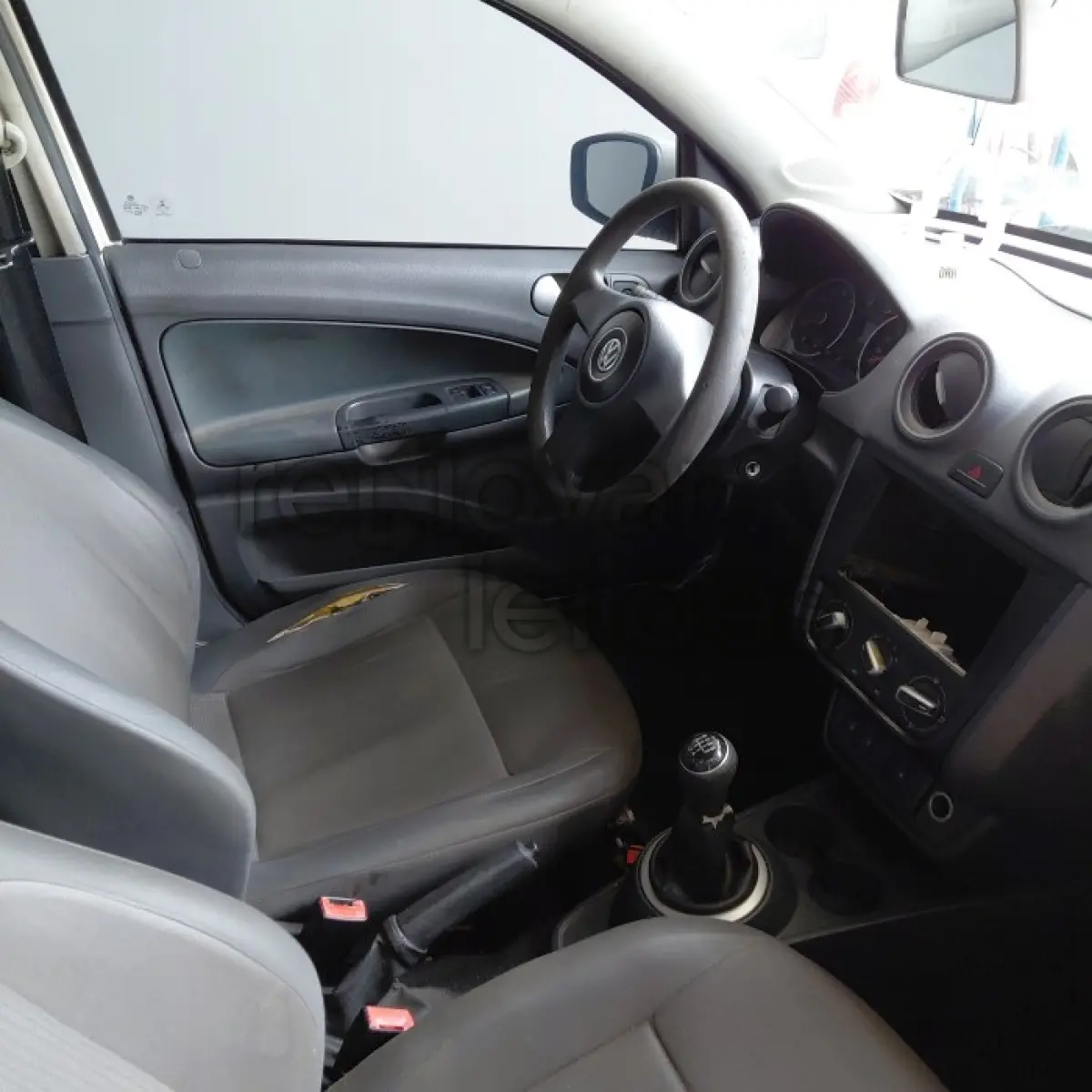 LOTE 010 - VOLKSWAGEN VOYAGE 1.0 - ANO 2012/2013 - COMPLETO - VIA CERTA - DEPOSITADO EM SANTO ANGELO/RS