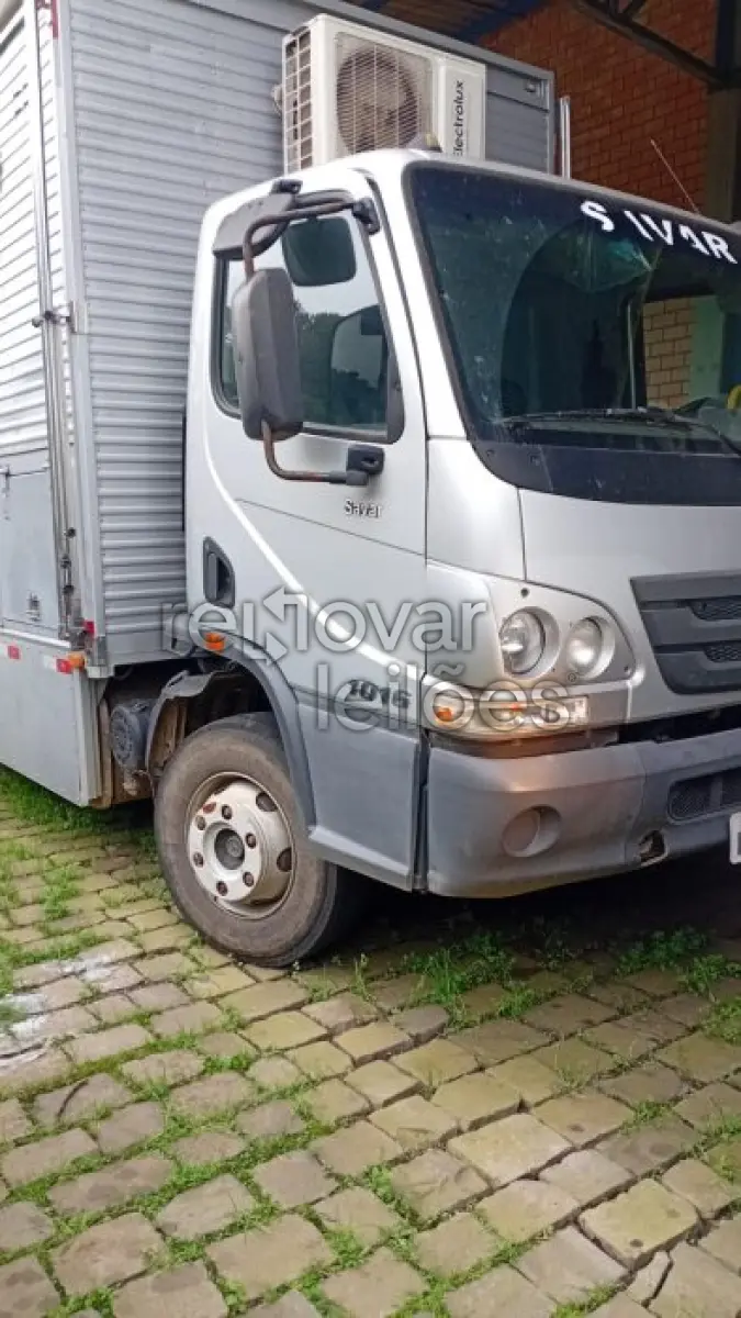 LOTE 034 - M.BENZ ACCELO 1016 - ANO 2018/2018 - SICREDI PIONEIRA - DEPOSITADO EM NOVA PETROPOLIS/RS