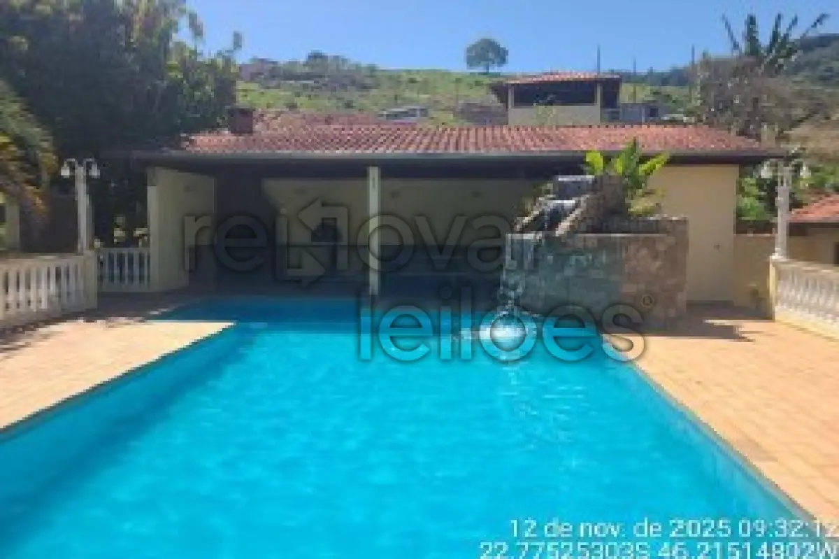 LOTE 001 - CASA C/ 303,52 M² - ITAPEVA / MG