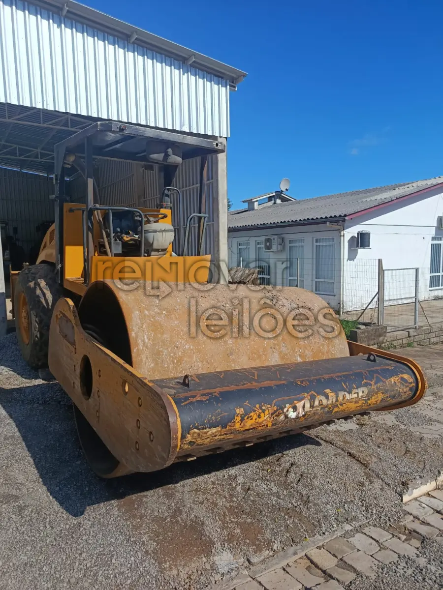 LOTE 005 - ROLO COMPACTADOR MAXLOADER 212