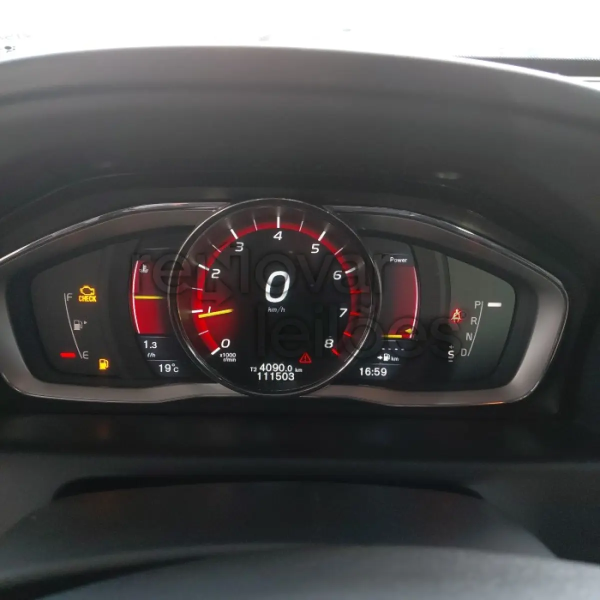 LOTE 032 - VOLVO XC60 - ANO 2014/2015 - COMPLETO - SICREDI ALIANÇA - DEPOSITADO EM SANTO ANGELO/RS