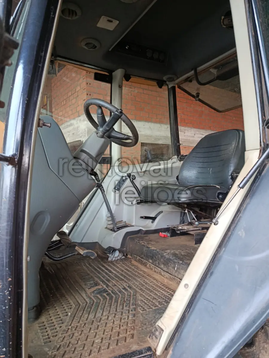 LOTE 009 - TRATOR VALTRA BM 125I