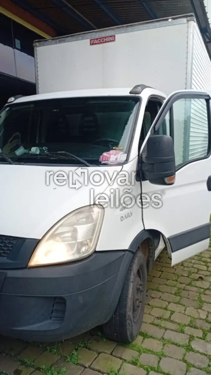 LOTE 035 - IVECO DAILY - ANO 2013/2013 - SICREDI PIONEIRA - DEPOSITADO EM NOVA PETROPOLIS/RS