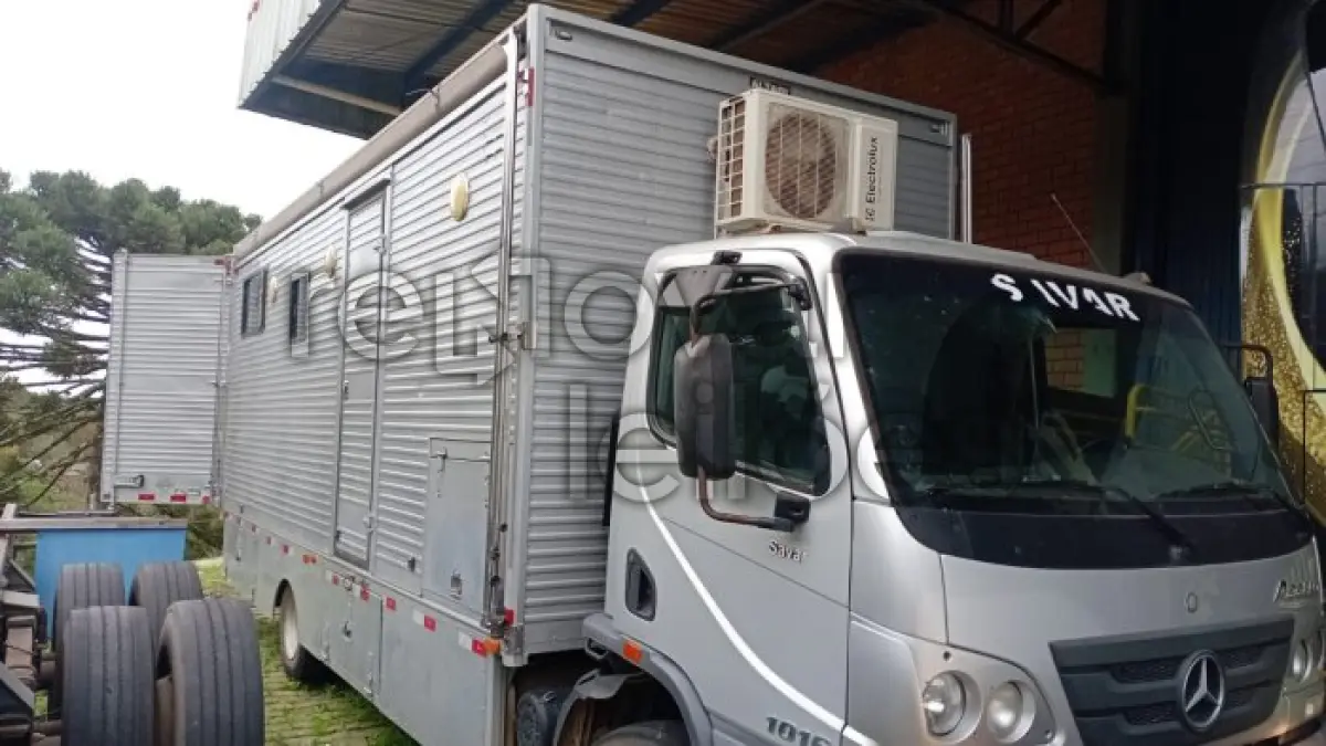 LOTE 034 - M.BENZ ACCELO 1016 - ANO 2018/2018 - SICREDI PIONEIRA - DEPOSITADO EM NOVA PETROPOLIS/RS