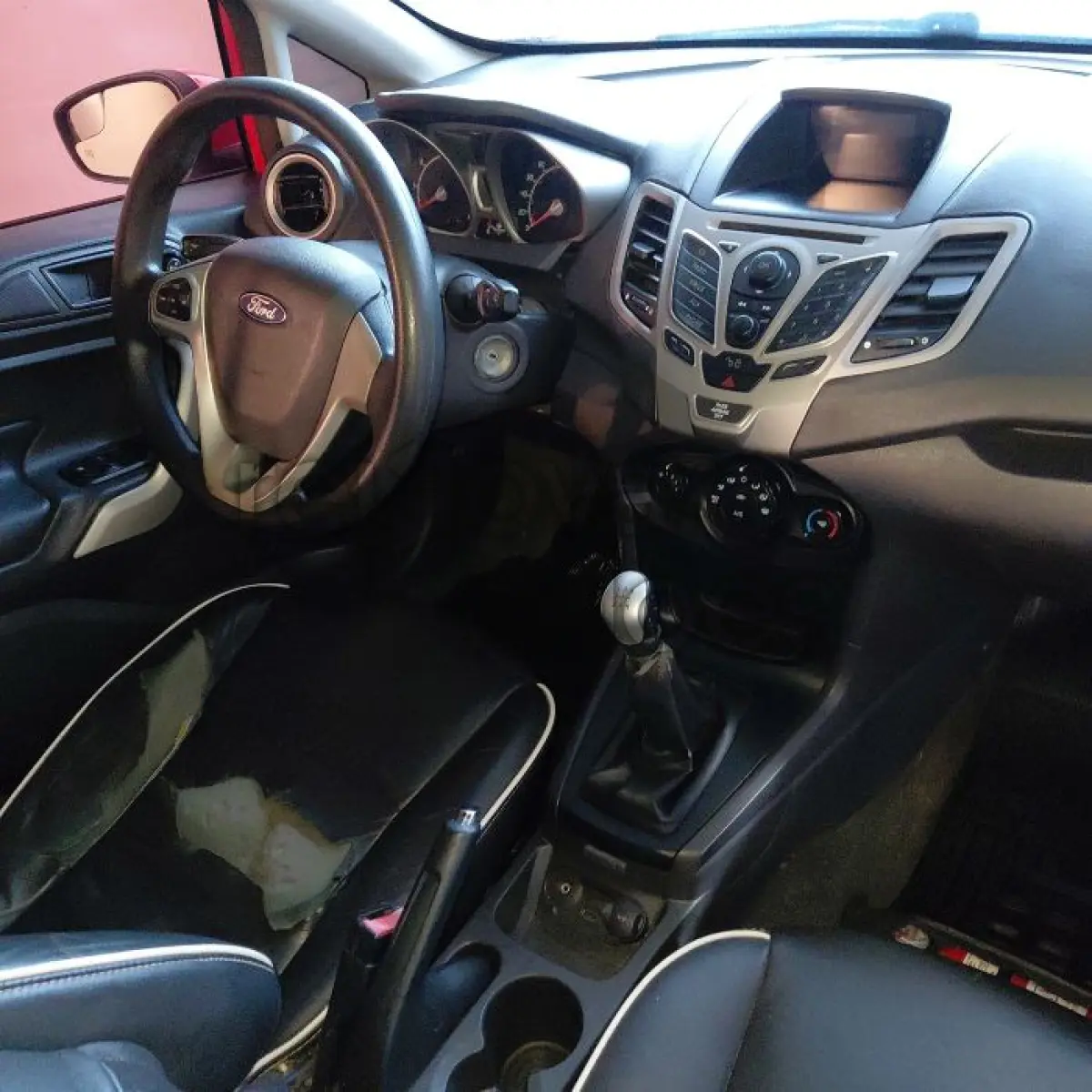 LOTE 031 - FORD FIESTA - ANO 2012/2012 - COMPLETO - SICREDI UNIESTADOS - DEPOSITADO EM SANTO ANGELO/RS