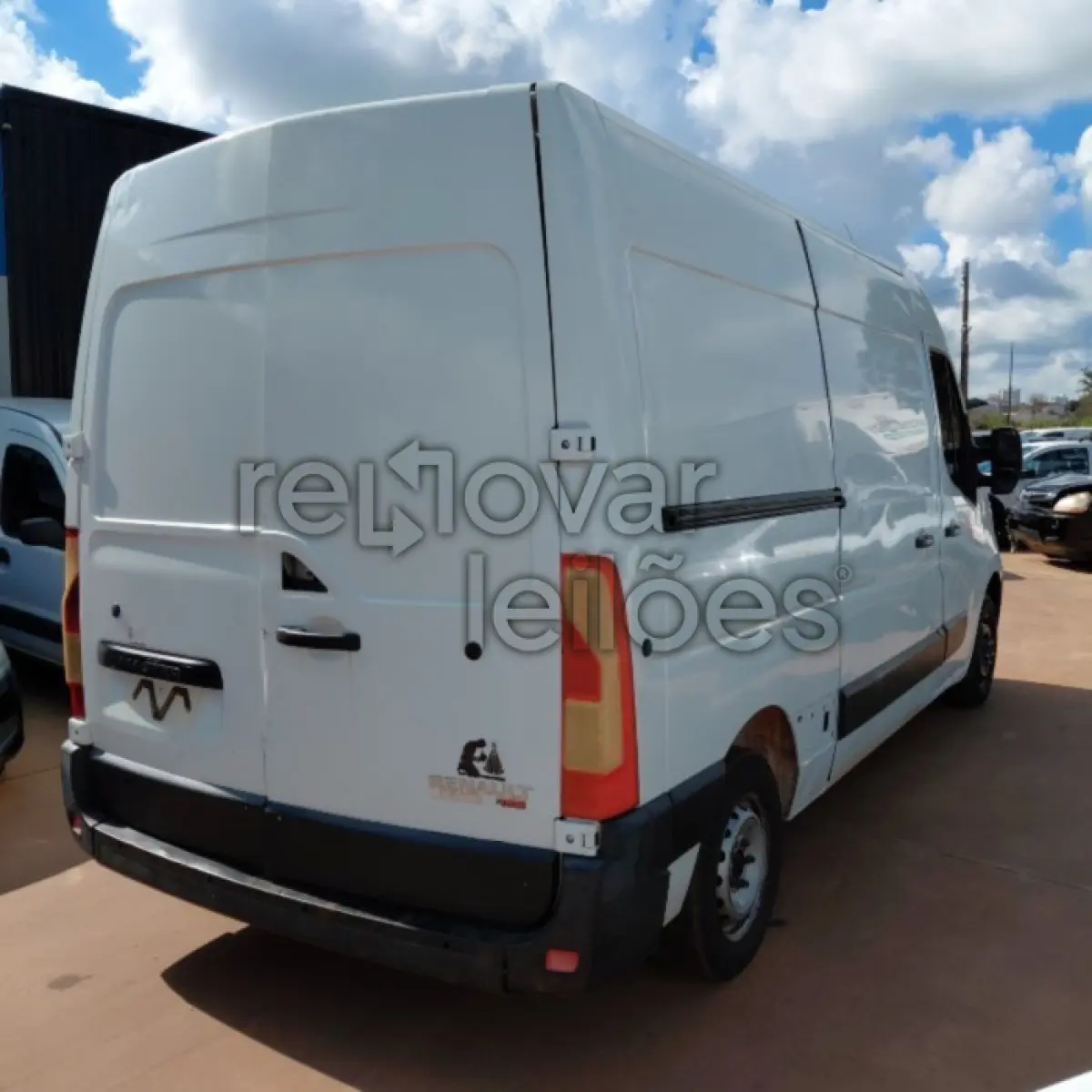 LOTE 069 - RENAULT MASTER - ANO 2015/2016 - COMPLETO - SICREDI RAIZES - DEPOSITADO EM SANTO ANGELO/RS