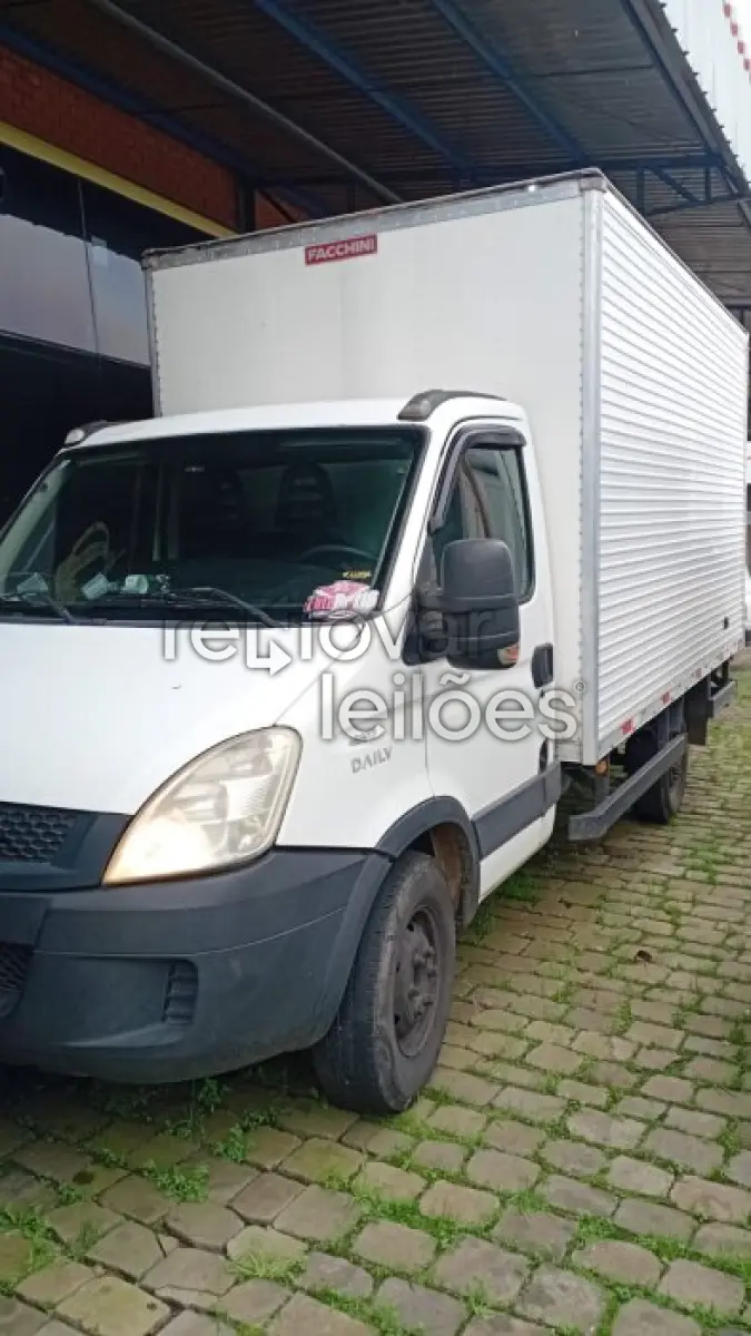 LOTE 035 - IVECO DAILY - ANO 2013/2013 - SICREDI PIONEIRA - DEPOSITADO EM NOVA PETROPOLIS/RS