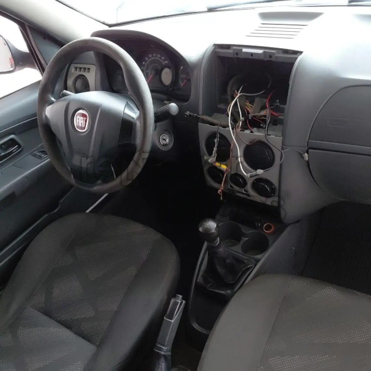 LOTE 008 - FIAT/PALIO FIRE - ANO 2014/2015 - COMPLETO - SICREDI PIONEIRA - DEPOSITADO EM SANTO ANGELO/RS