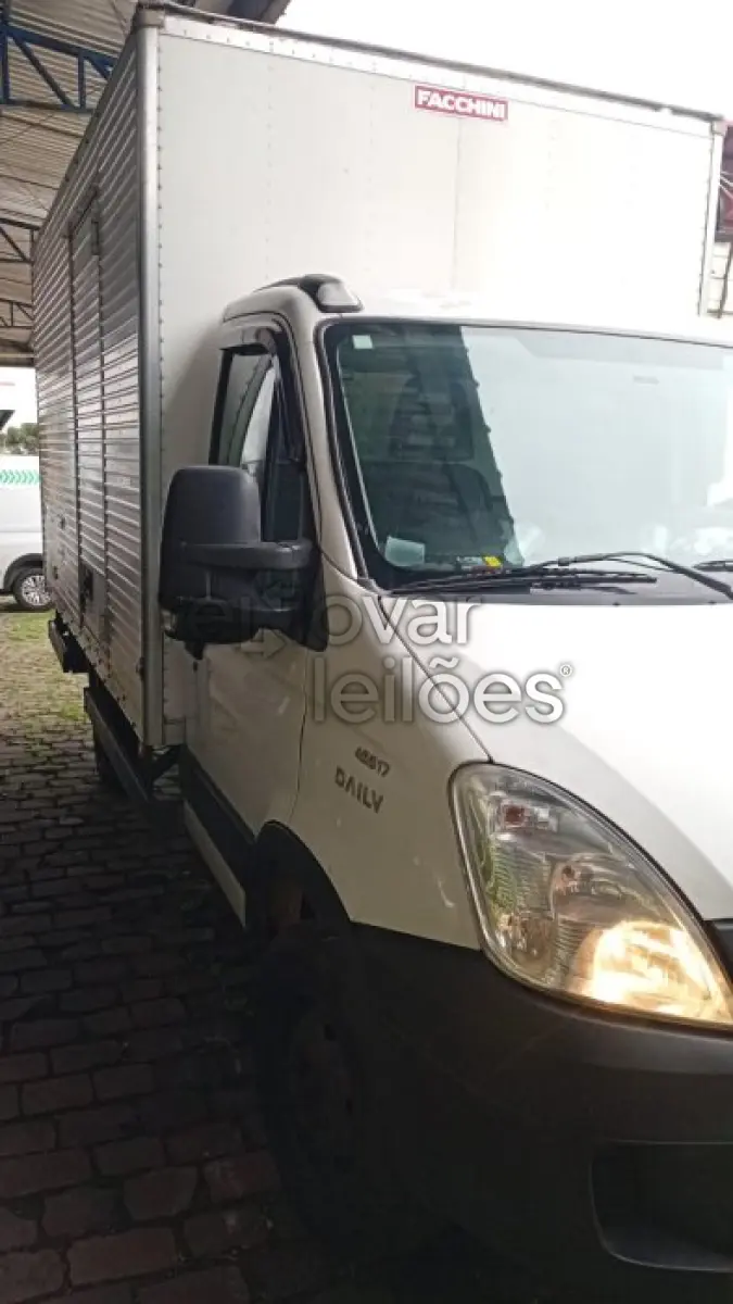 LOTE 035 - IVECO DAILY - ANO 2013/2013 - SICREDI PIONEIRA - DEPOSITADO EM NOVA PETROPOLIS/RS