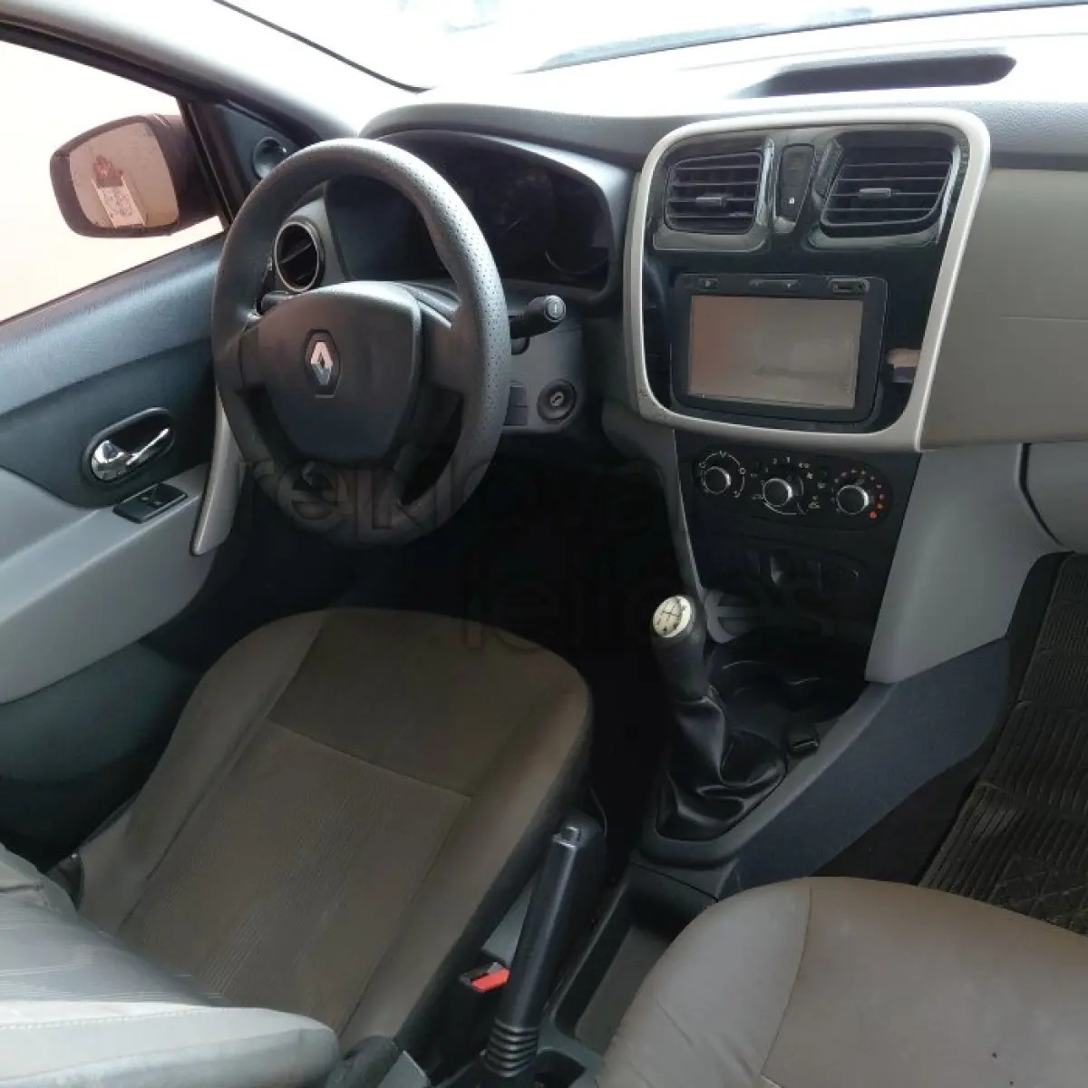 LOTE 007 - RENAULT LOGAN - ANO 2016/2017 - COMPLETO - SICREDI PIONEIRA - DEPOSITADO EM SANTO ANGELO/RS