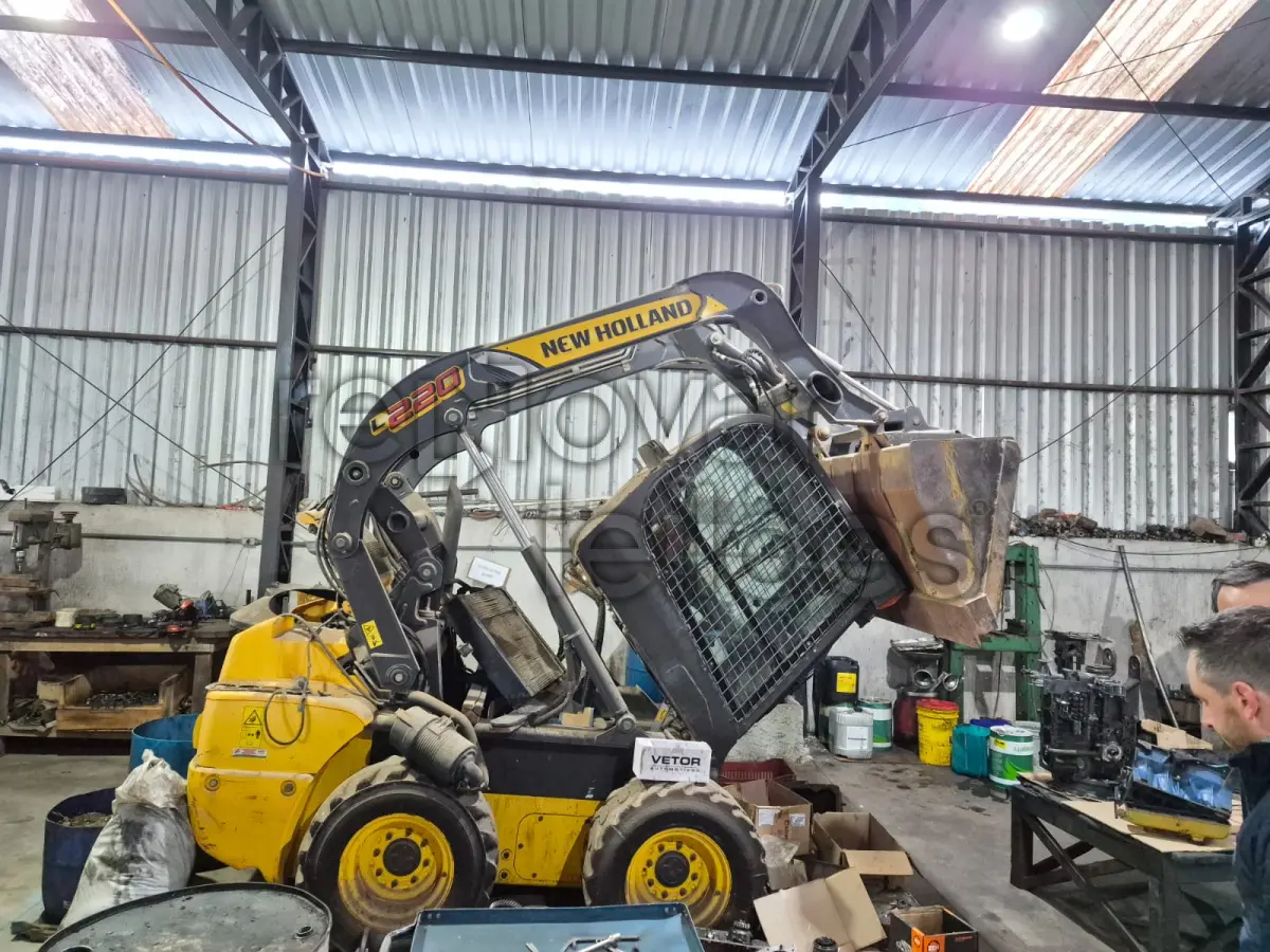 Foto de MINICARREGADEIRA NEW HOLLAND L200