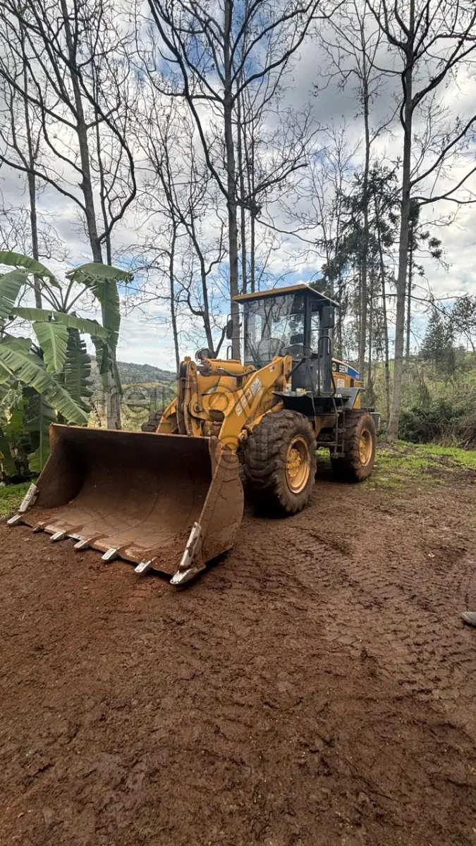 LOTE 003 - CARREGADEIRA SEM 638