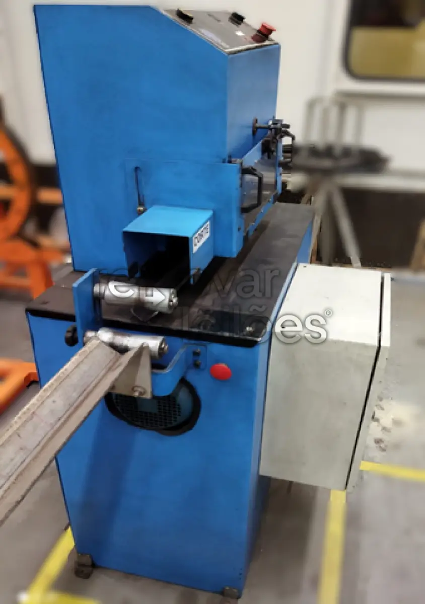 LOTE 006 - MÁQUINA DE CORTE MC3002