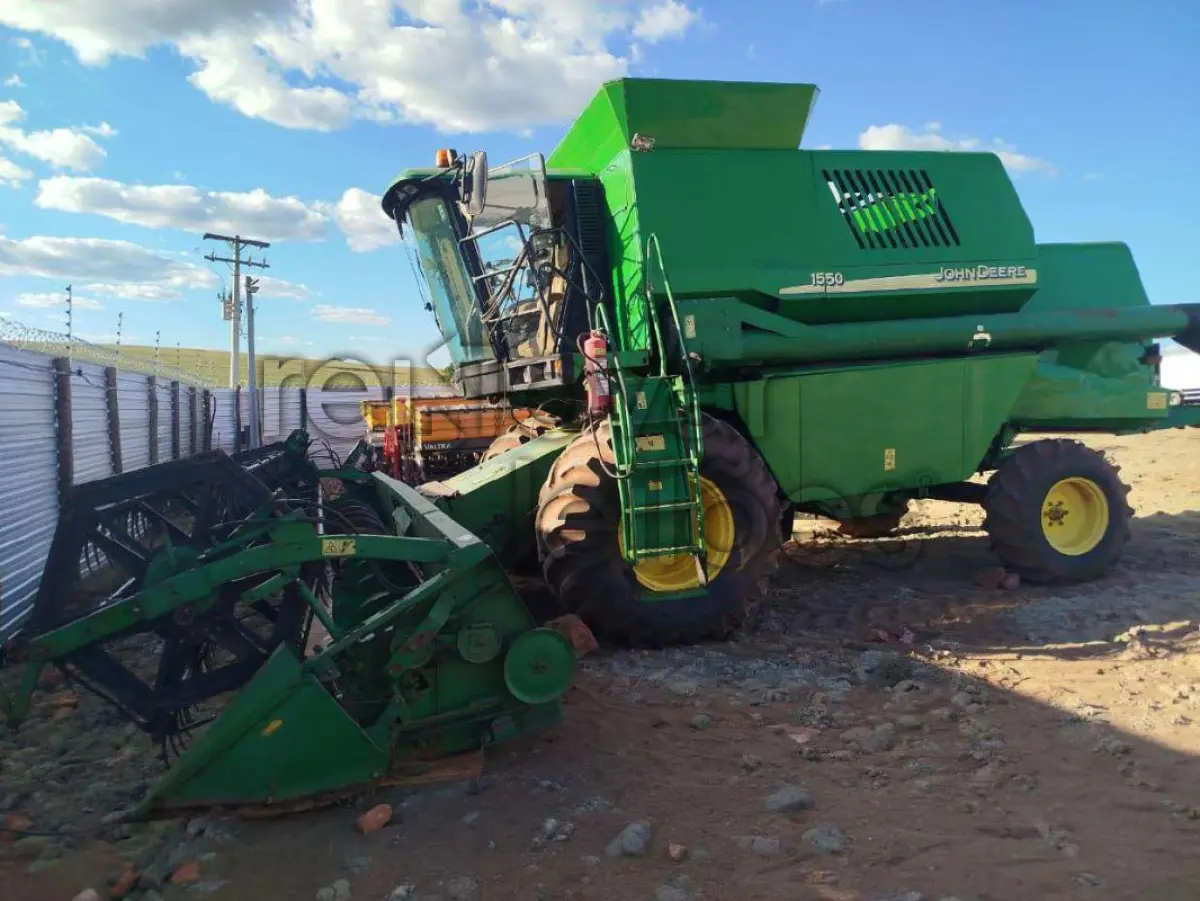 LOTE 003 - COLHEITADEIRA/JOHN DEERE 1550 - SICREDI CAMPO GRANDE - DEPOSITADO EM CAMPO GRANDE/MS