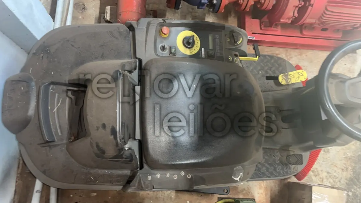 LOTE 008 - LIMPADORA DE PISOS B 90 R(D75)