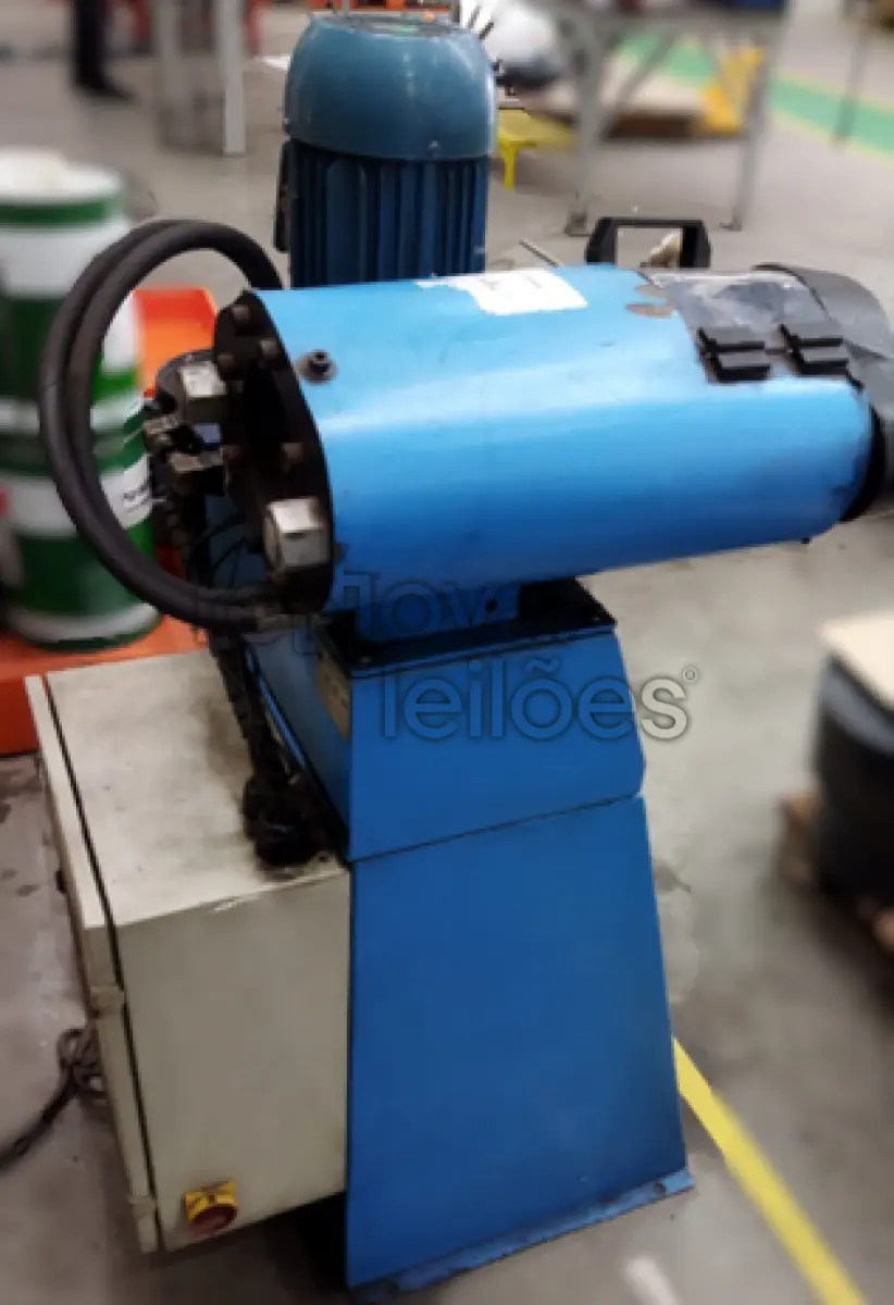 LOTE 005 - MÁQUINA DE PRENSAR PE50