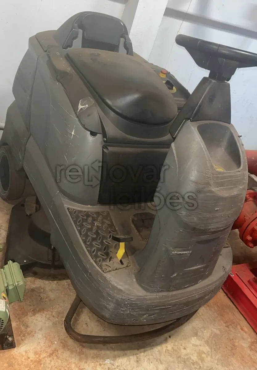 LOTE 008 - LIMPADORA DE PISOS B 90 R(D75)
