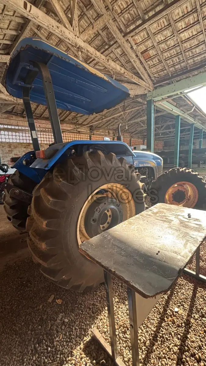 LOTE 004 - TRATOR NEW HOLLAND TT4030