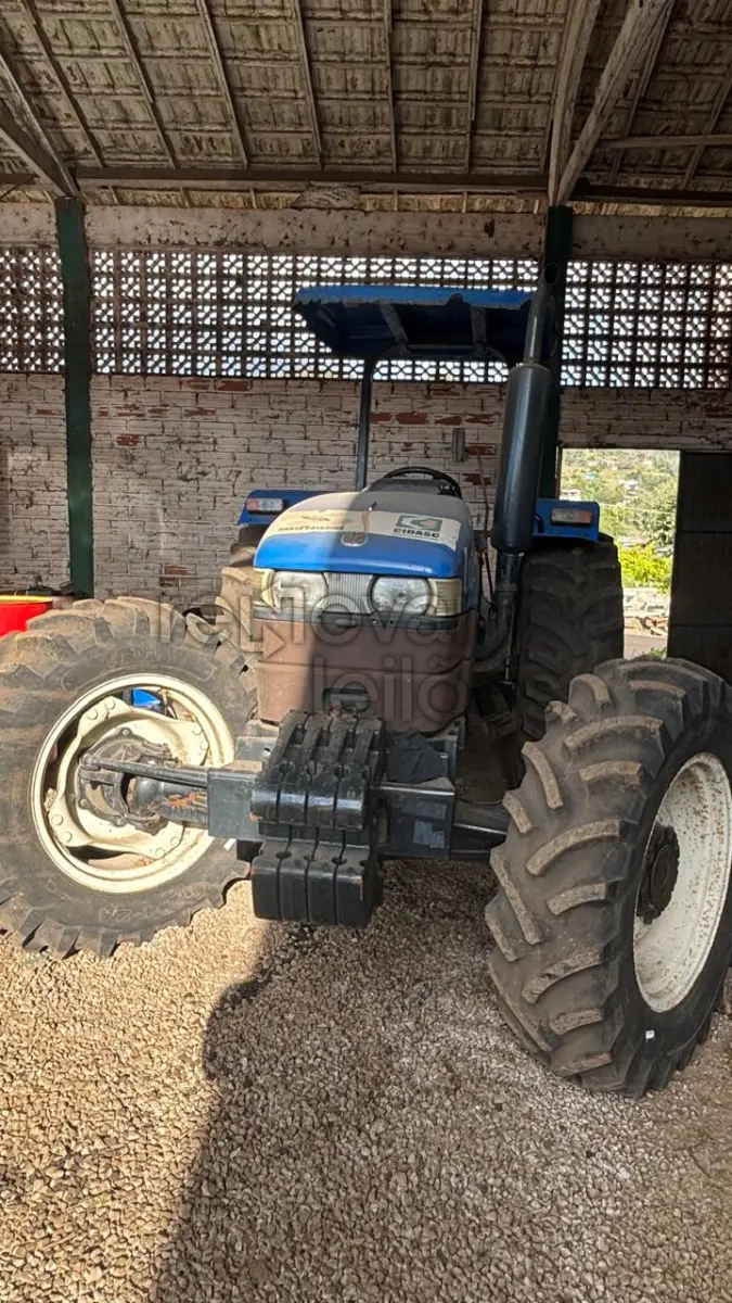 LOTE 004 - TRATOR NEW HOLLAND TT4030
