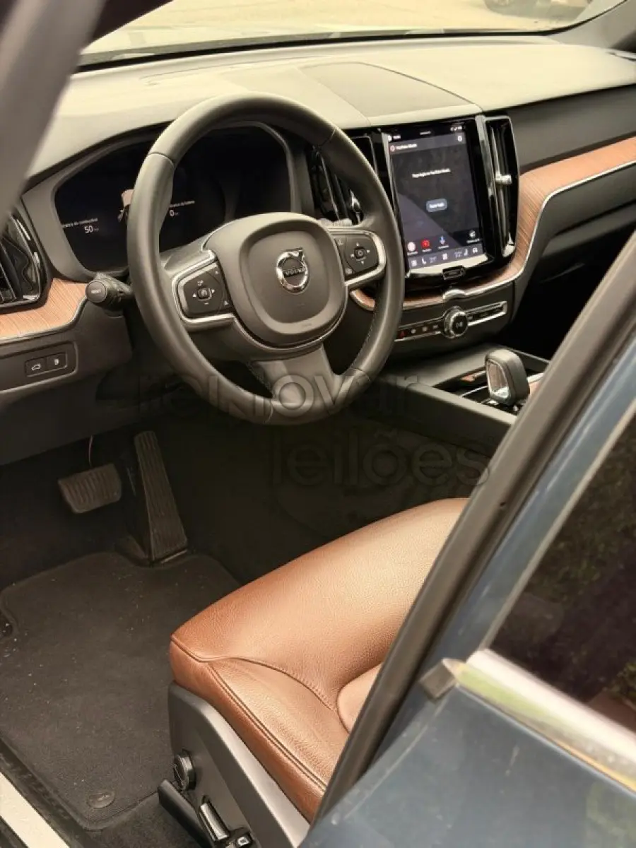 LOTE 013 - VOLVO/XC60 T8 PLUS - ANO 2022/2023 - COMPLETO - DEPOSITADO EM FLORIANÓPOLIS/SC