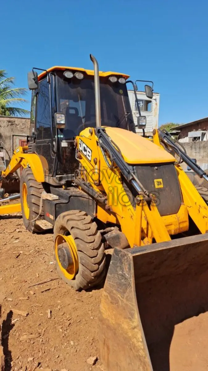 LOTE 001 - RETROESCAVADEIRA/JCB 3CX - ANO 2024/2024 - SICREDI CAMPO GRANDE - DEPOSITADO EM CAMPO GRANDE/MS