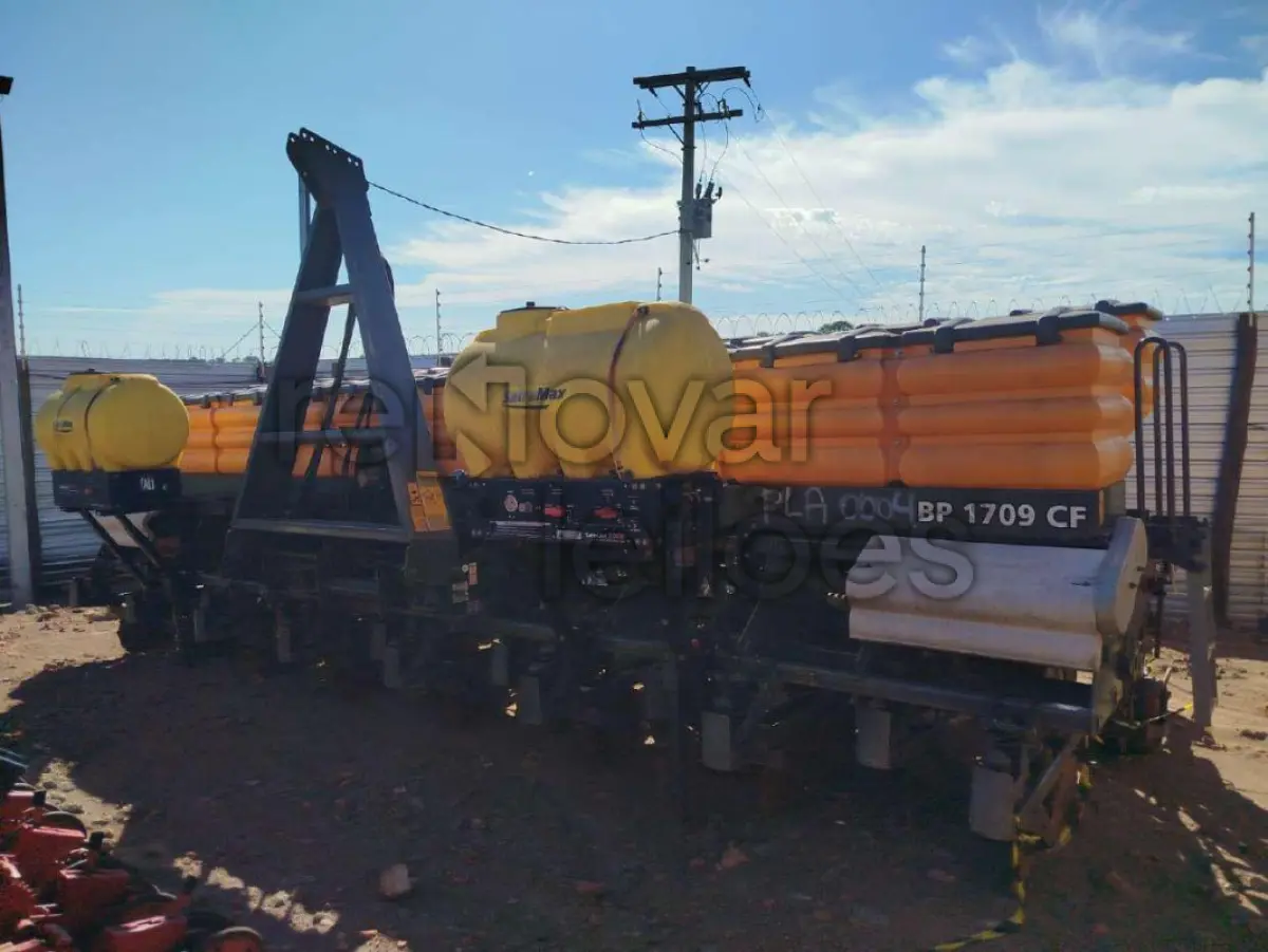 LOTE 005 - PLANTADEIRA/VALTRA BP1709 COM 02 PULVERIZADOR DE SULCO 300L - ANO 2022/2023 - SICREDI CAMPO GRANDE - DEPOSITADO EM CAMPO GRANDE/MS