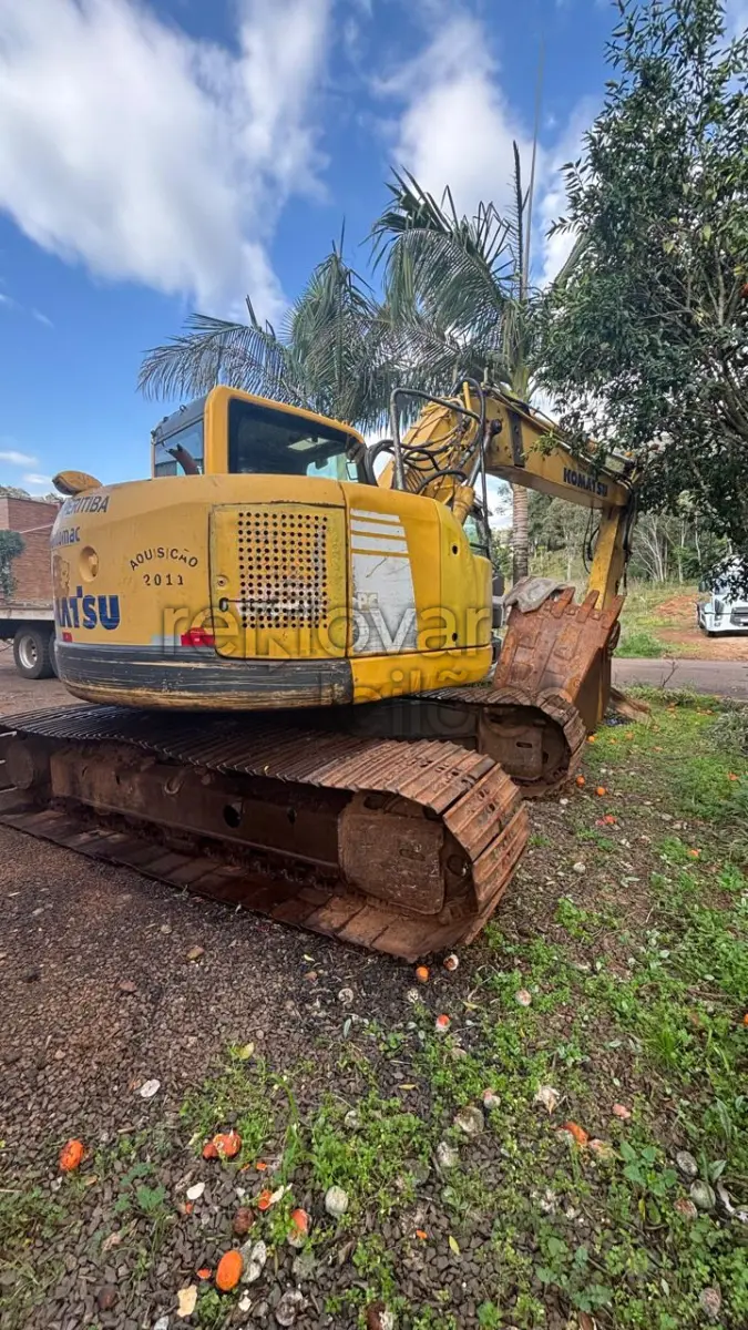 LOTE 001 - ESCAVADEIRA HIDRÁULICA KOMATSU 138 US