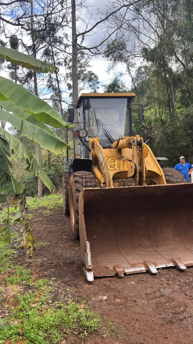 LOTE 003 - CARREGADEIRA SEM 638